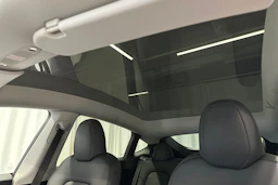 musta Tesla Model Y 2023 kuva 28.
