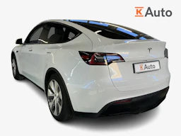valkoinen Tesla Model Y 2024 kuva 3.