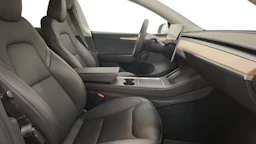 met. valkoinen Tesla Model Y 2024 kuva 5.