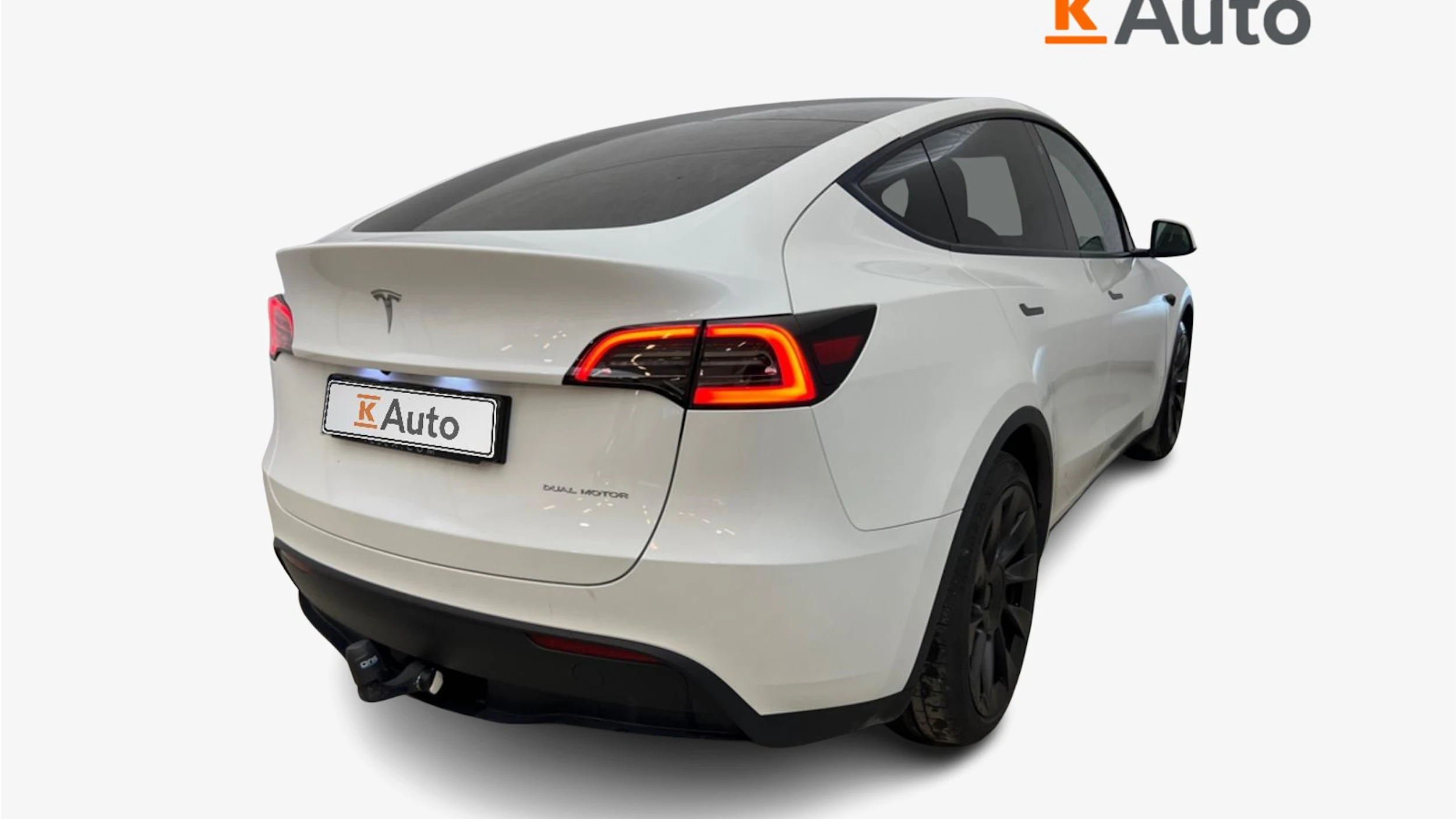 met. valkoinen Tesla Model Y 2024 kuva 2.
