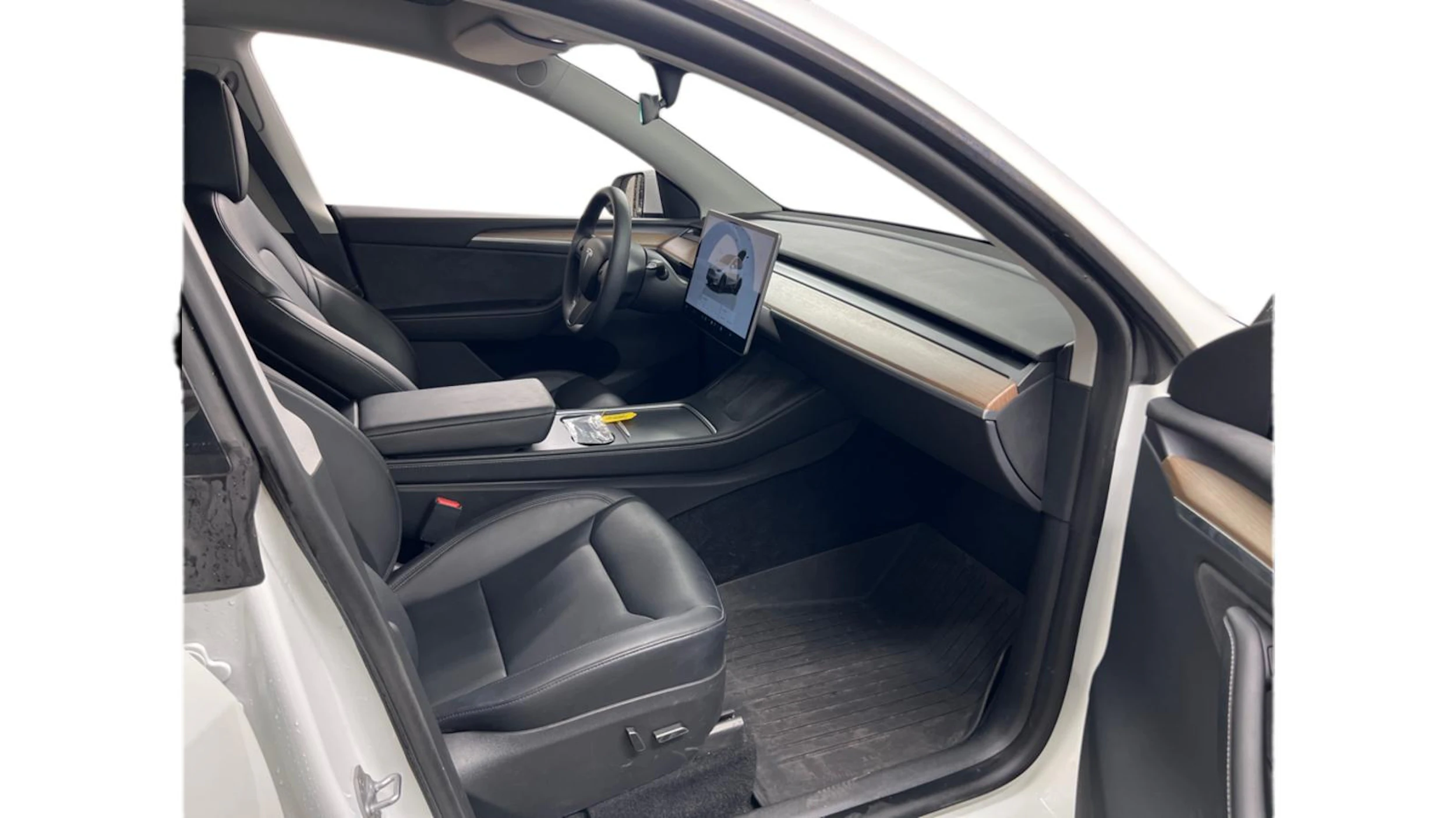 met. valkoinen Tesla Model Y 2024 kuva 6.