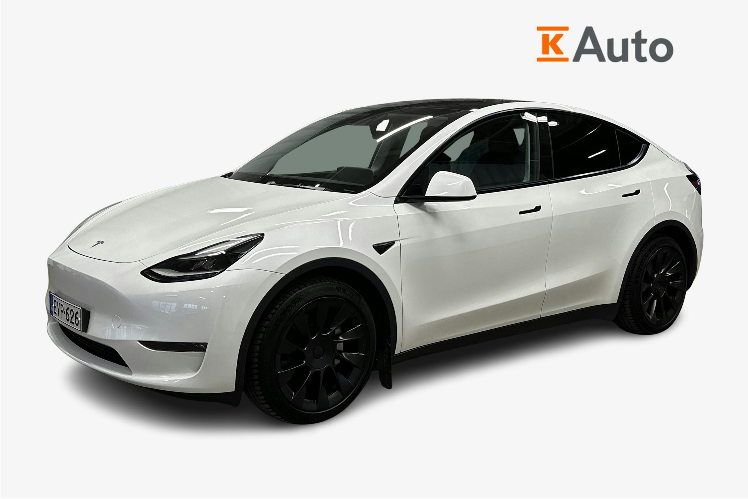 valkoinen Tesla Model Y 2024 kuva 2.