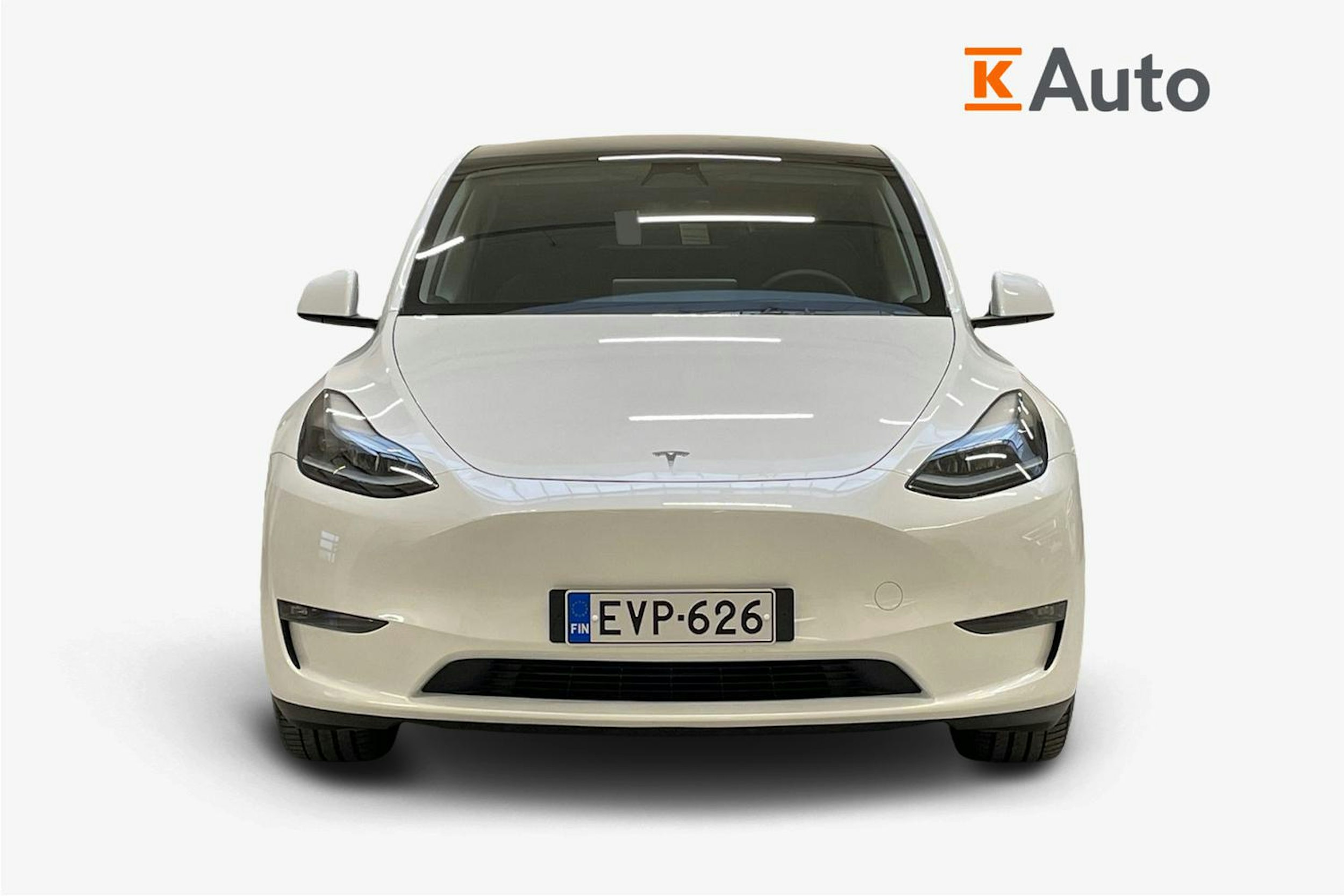valkoinen Tesla Model Y 2024 kuva 4.