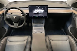 valkoinen Tesla Model Y 2024 kuva 7.