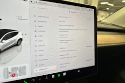 valkoinen Tesla Model Y 2024 kuva 22.