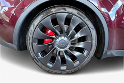 punainen Tesla Model Y 2024 kuva 9.