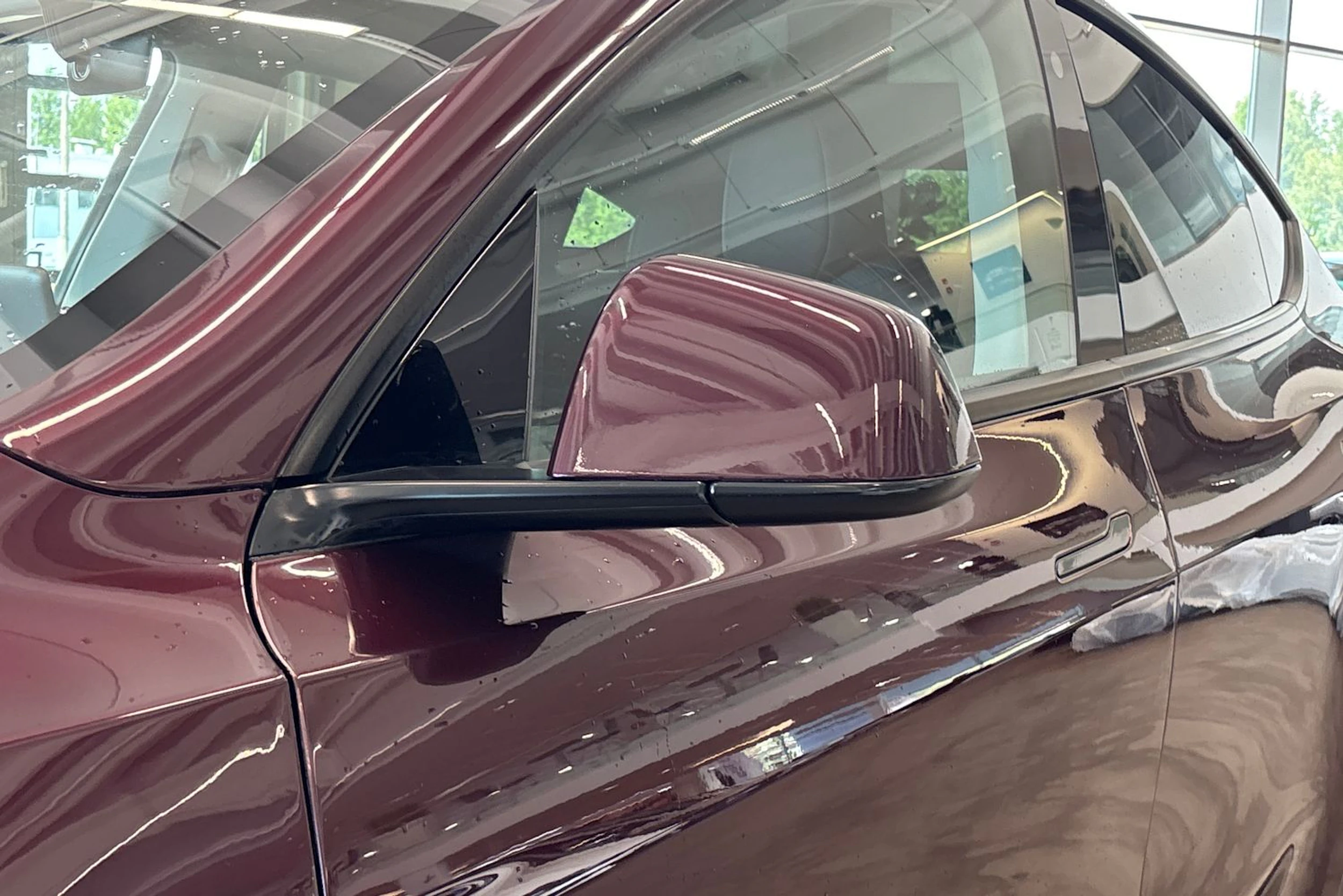 punainen Tesla Model Y 2024 kuva 14.