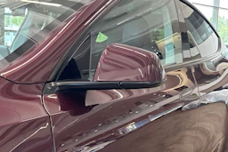 punainen Tesla Model Y 2024 kuva 14.