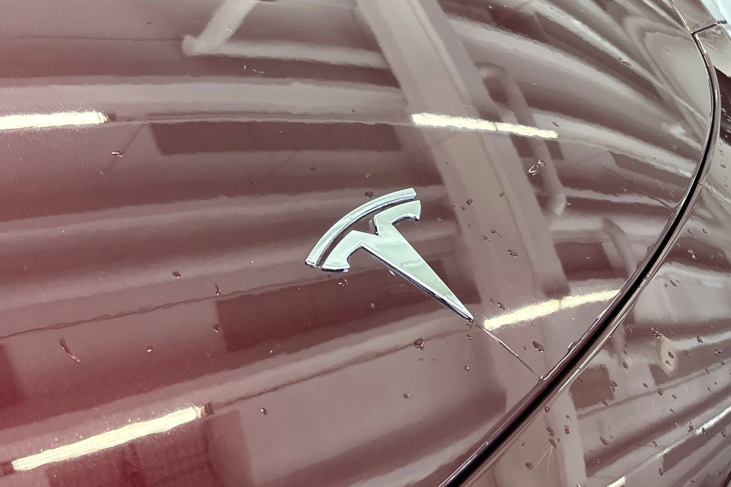 punainen Tesla Model Y 2024 kuva 15.