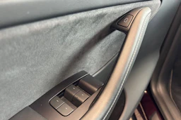 punainen Tesla Model Y 2024 kuva 21.