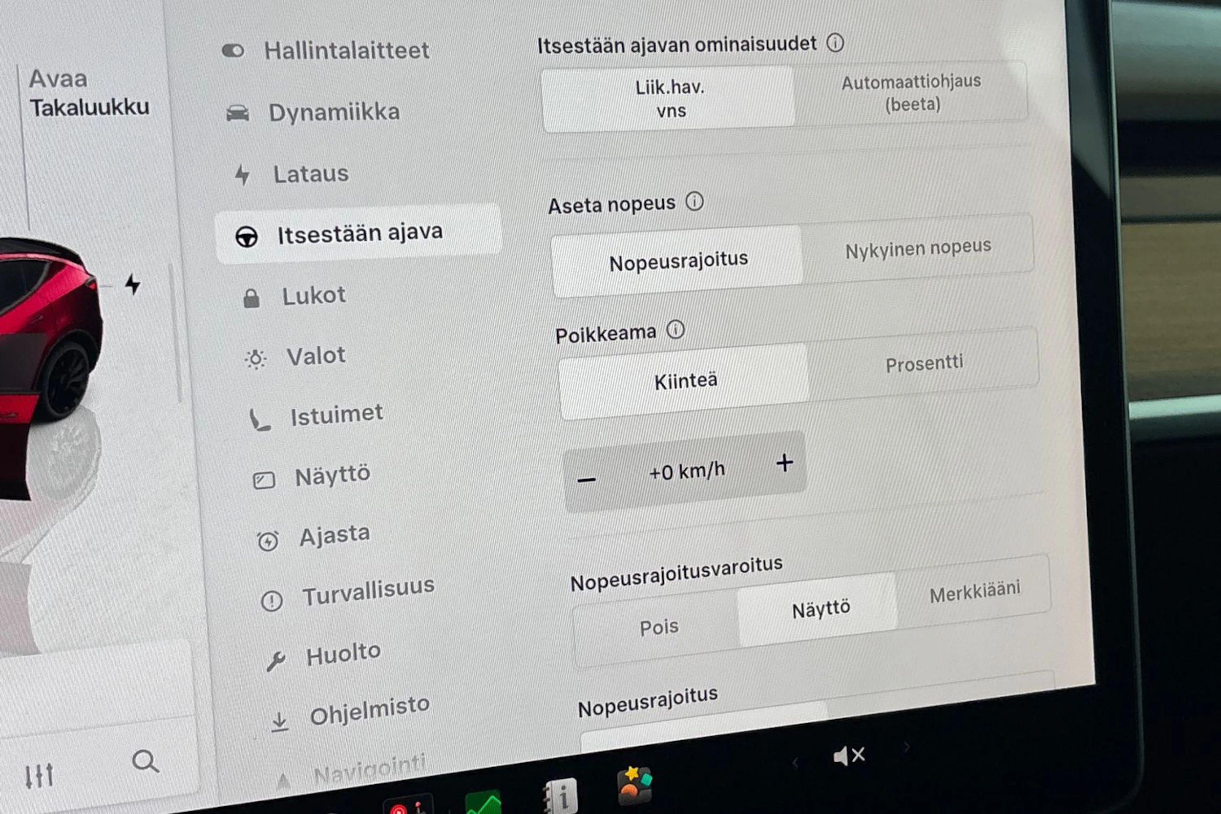 punainen Tesla Model Y 2024 kuva 24.