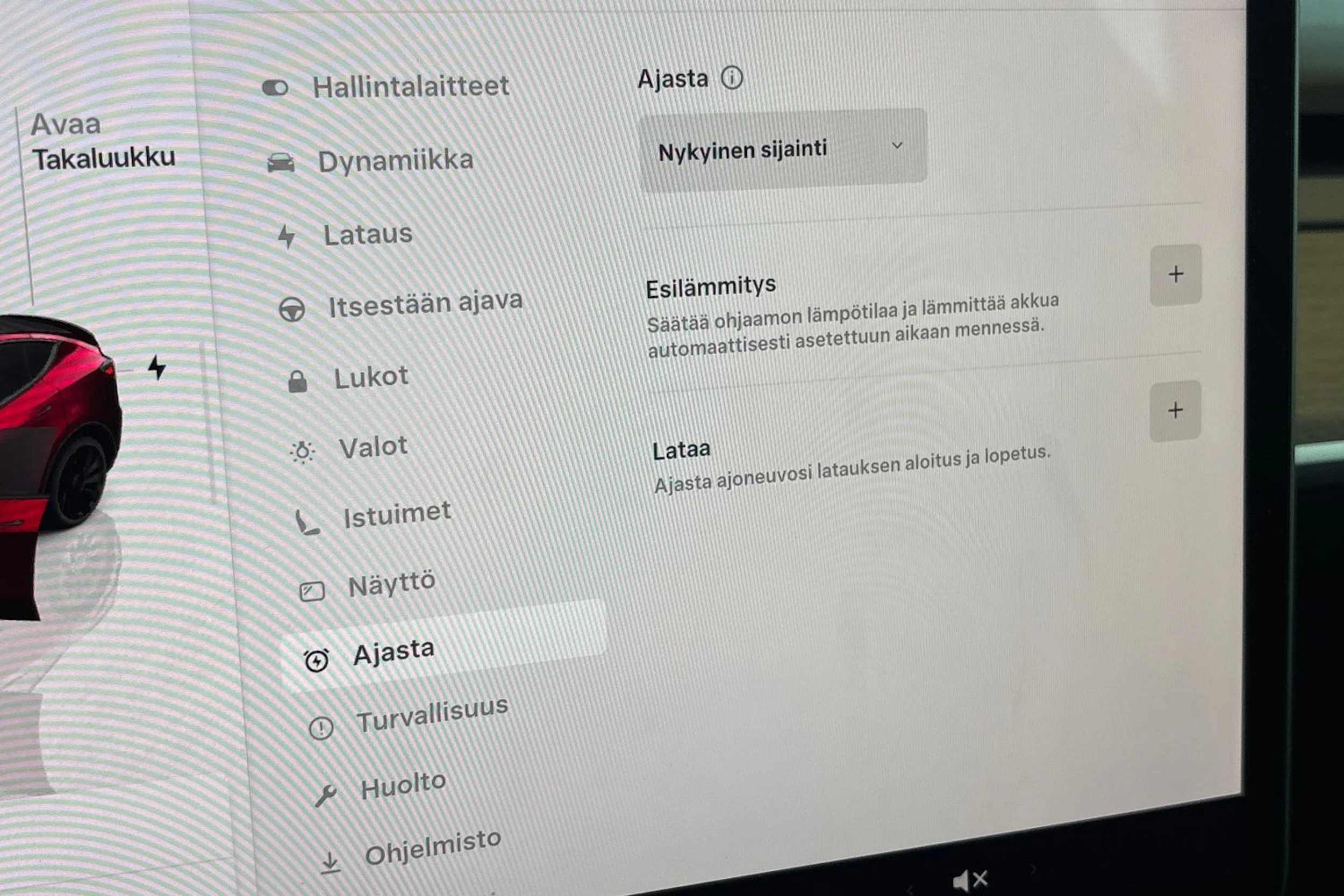 punainen Tesla Model Y 2024 kuva 26.