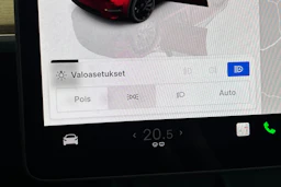 punainen Tesla Model Y 2024 kuva 30.
