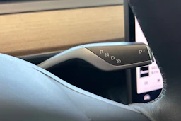 punainen Tesla Model Y 2024 kuva 31.