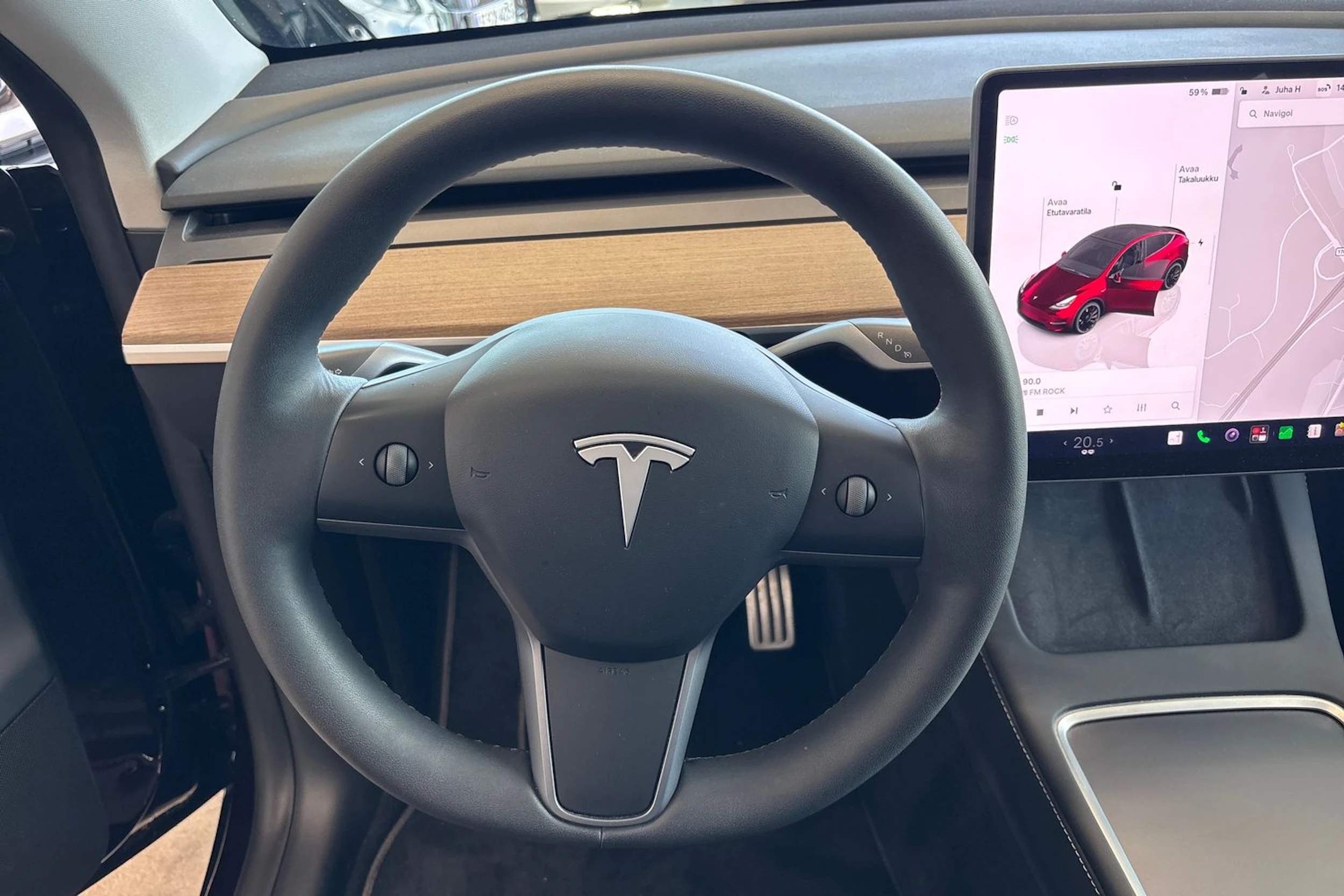 punainen Tesla Model Y 2024 kuva 32.