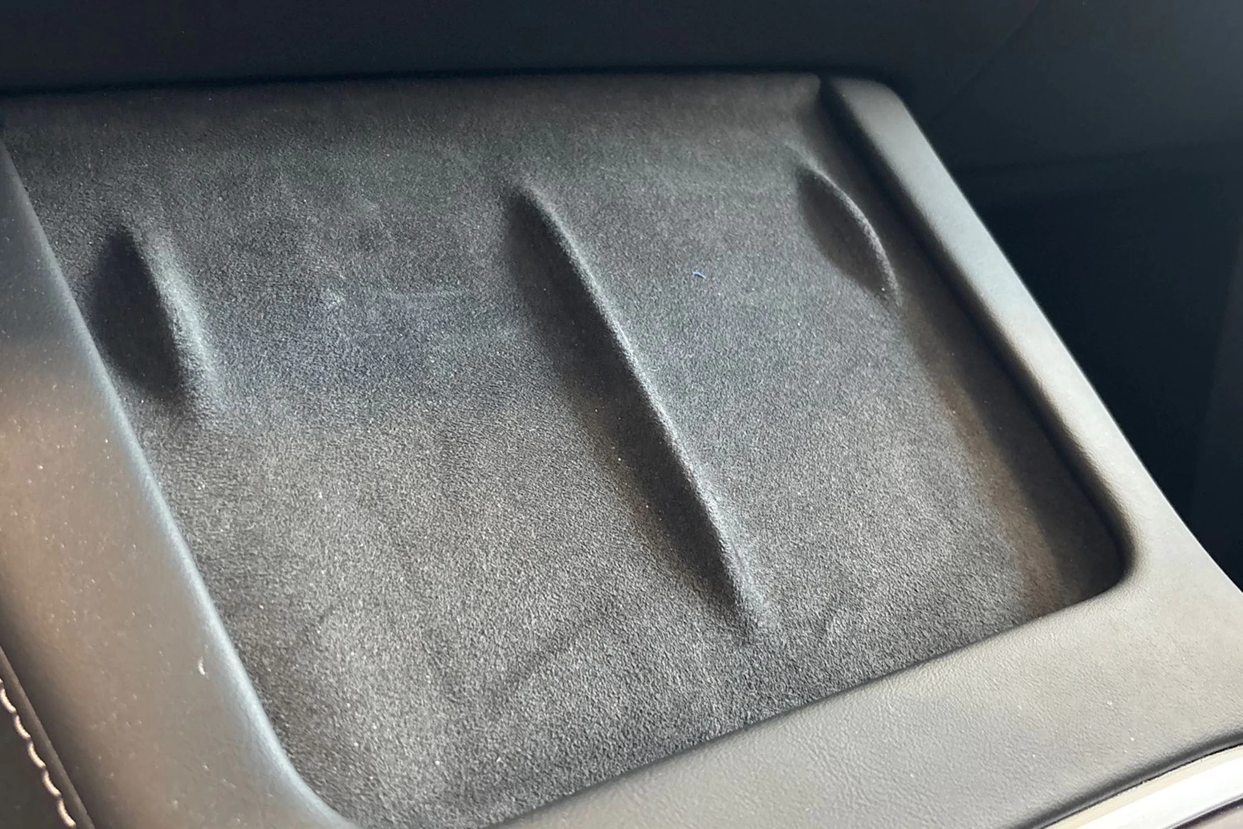 punainen Tesla Model Y 2024 kuva 33.