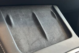 punainen Tesla Model Y 2024 kuva 33.