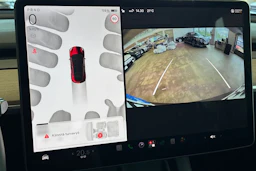 punainen Tesla Model Y 2024 kuva 35.