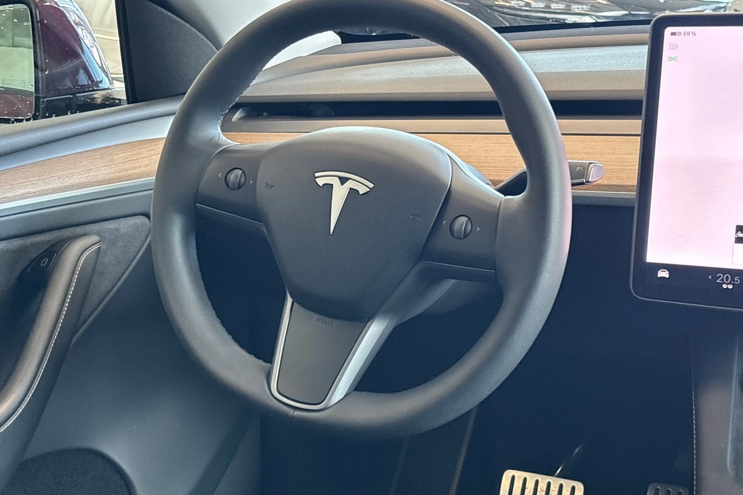 punainen Tesla Model Y 2024 kuva 37.