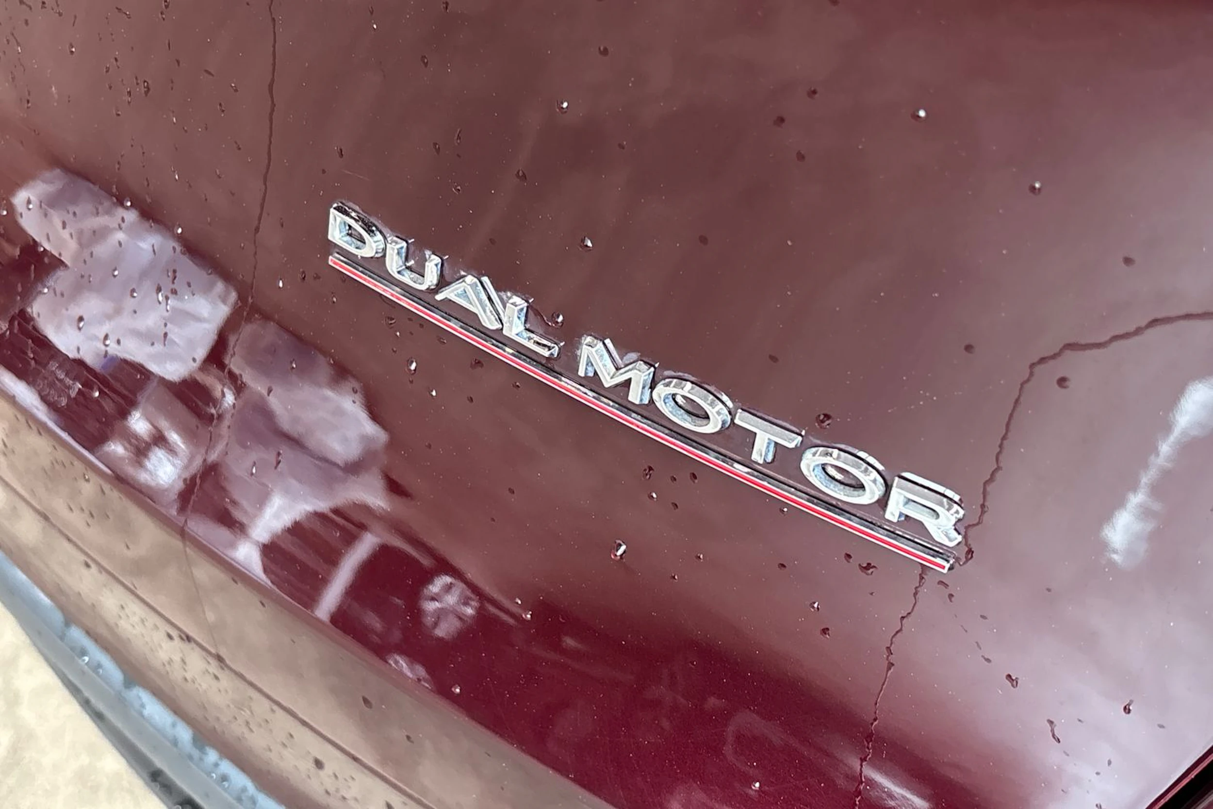 punainen Tesla Model Y 2024 kuva 38.