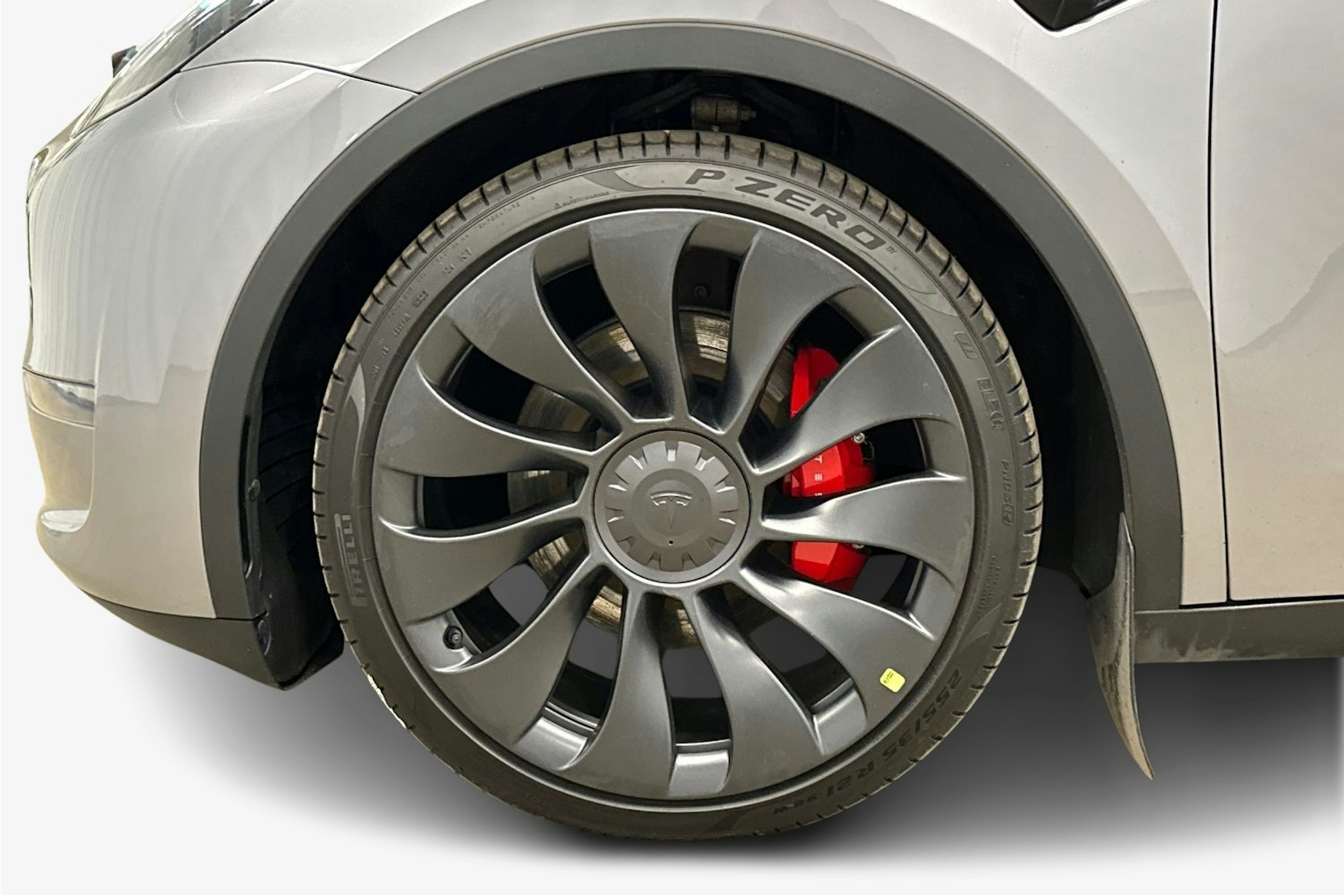 harmaa Tesla Model Y 2024 kuva 11.