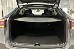 harmaa Tesla Model Y 2024 kuva 17.