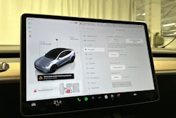 harmaa Tesla Model Y 2024 kuva 22.