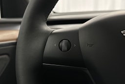 harmaa Tesla Model Y 2024 kuva 25.