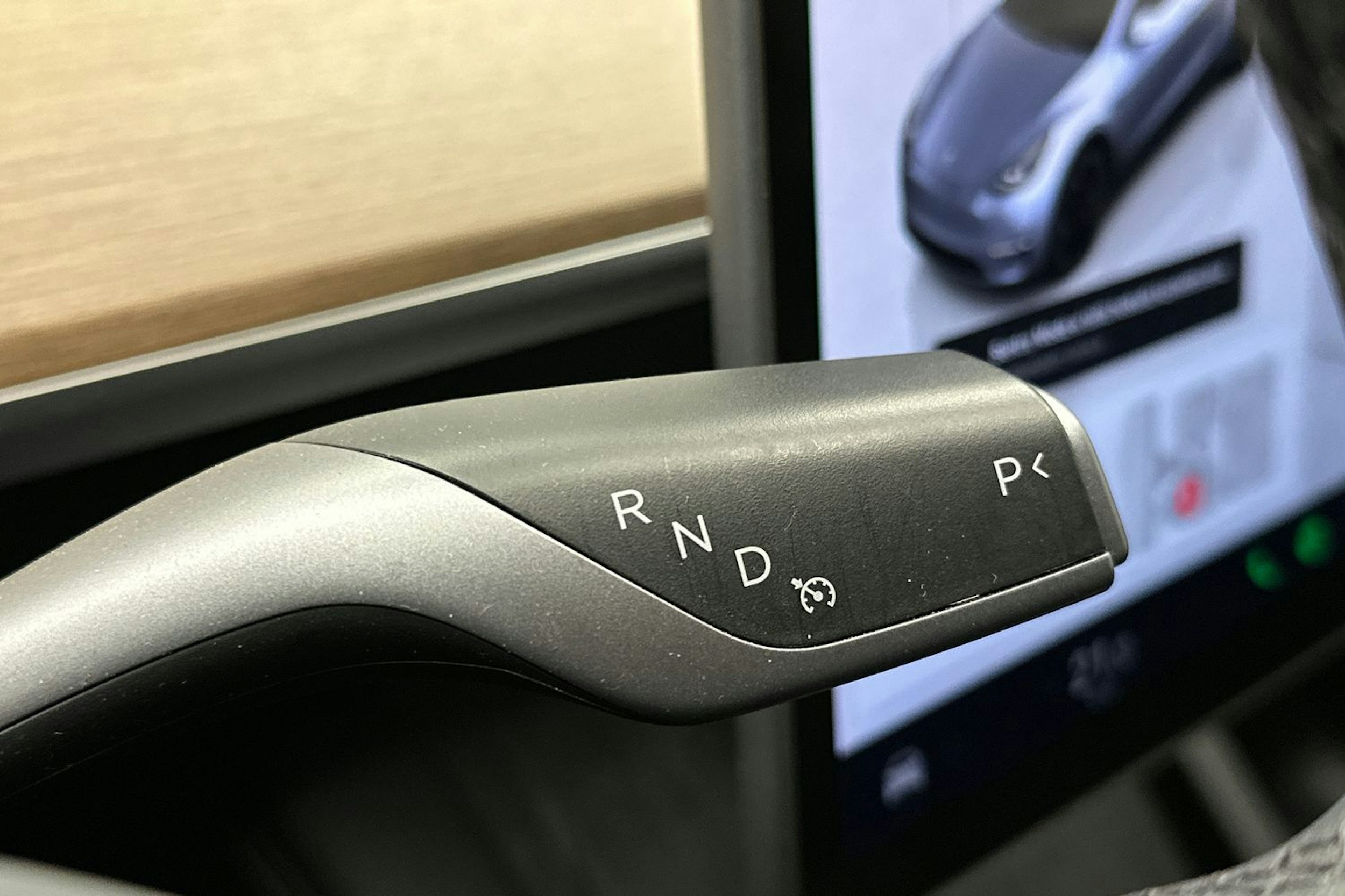 harmaa Tesla Model Y 2024 kuva 27.