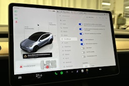 harmaa Tesla Model Y 2024 kuva 28.