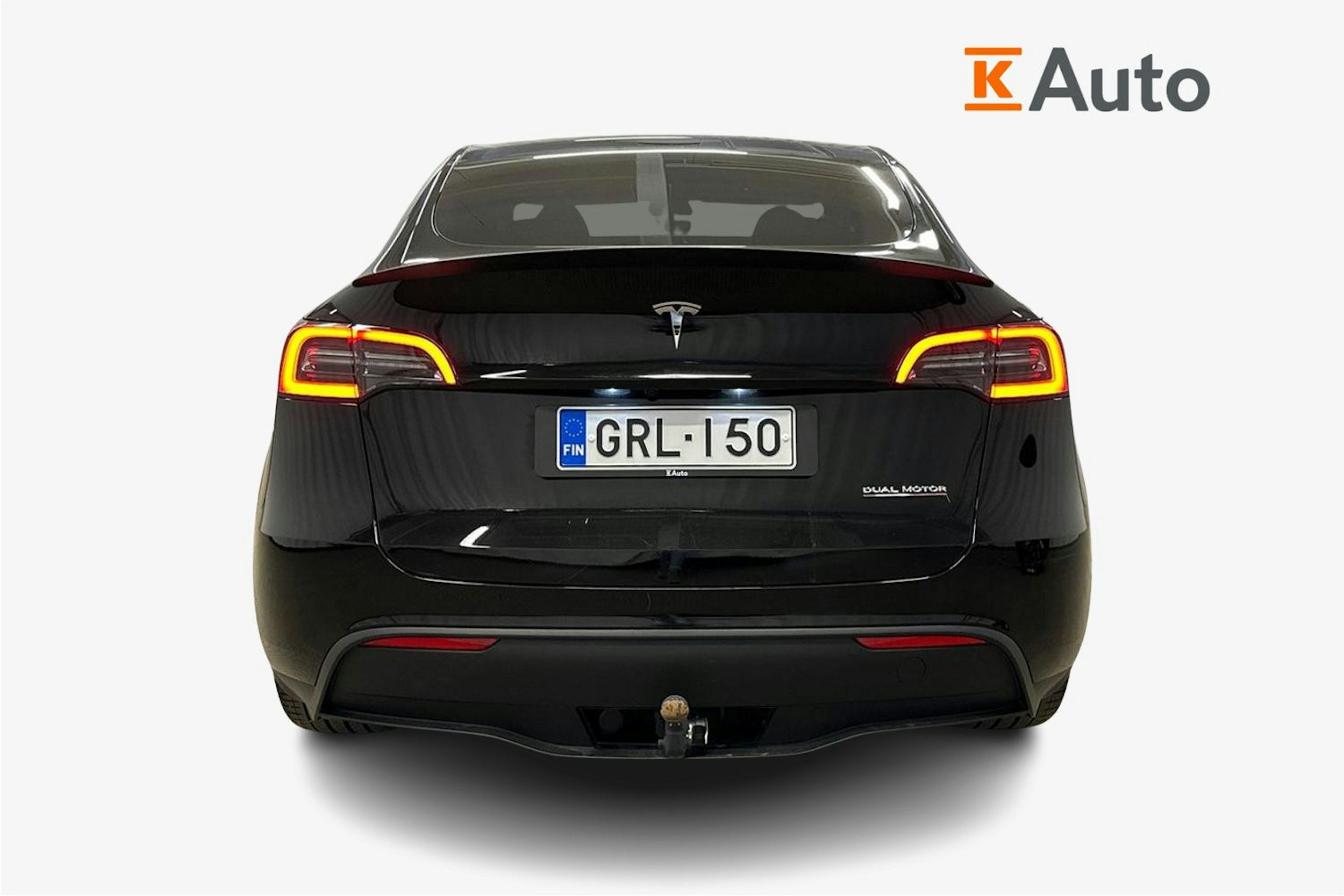 musta Tesla Model Y 2024 kuva 3.