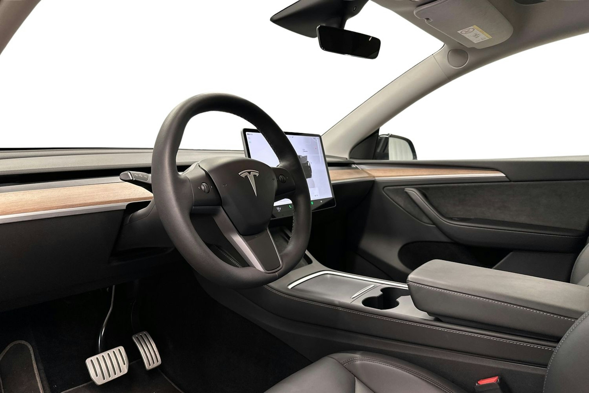musta Tesla Model Y 2024 kuva 7.