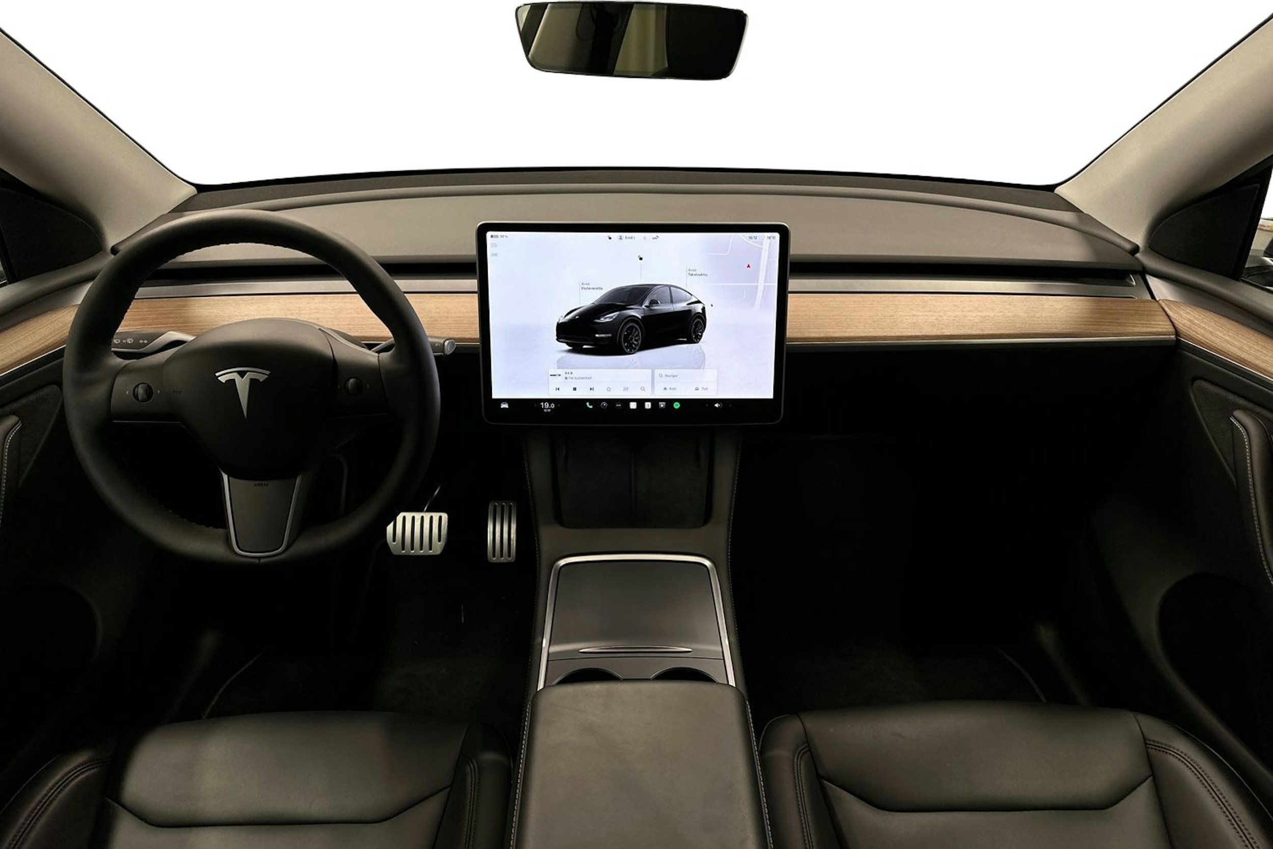 musta Tesla Model Y 2024 kuva 9.