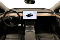 musta Tesla Model Y 2024 kuva 9.
