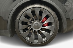 musta Tesla Model Y 2024 kuva 11.