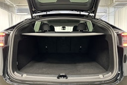 musta Tesla Model Y 2024 kuva 14.