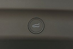 musta Tesla Model Y 2024 kuva 15.