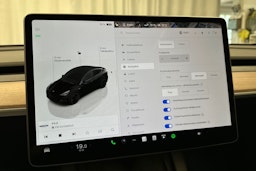 musta Tesla Model Y 2024 kuva 22.
