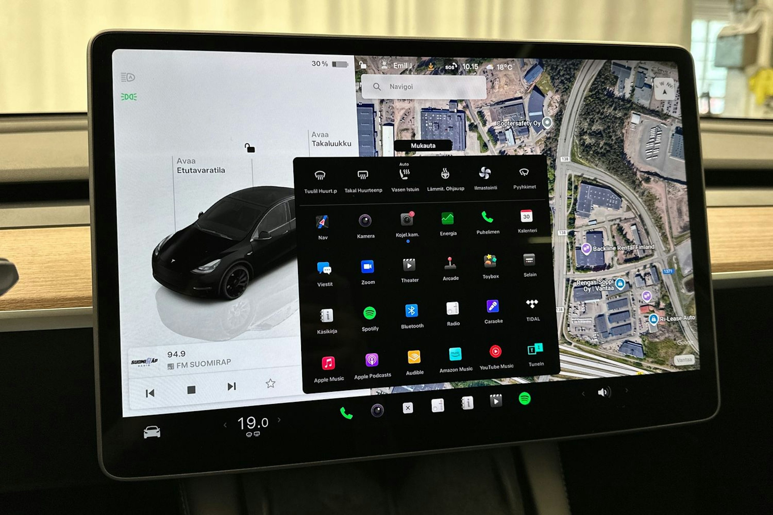 musta Tesla Model Y 2024 kuva 26.