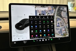 musta Tesla Model Y 2024 kuva 26.