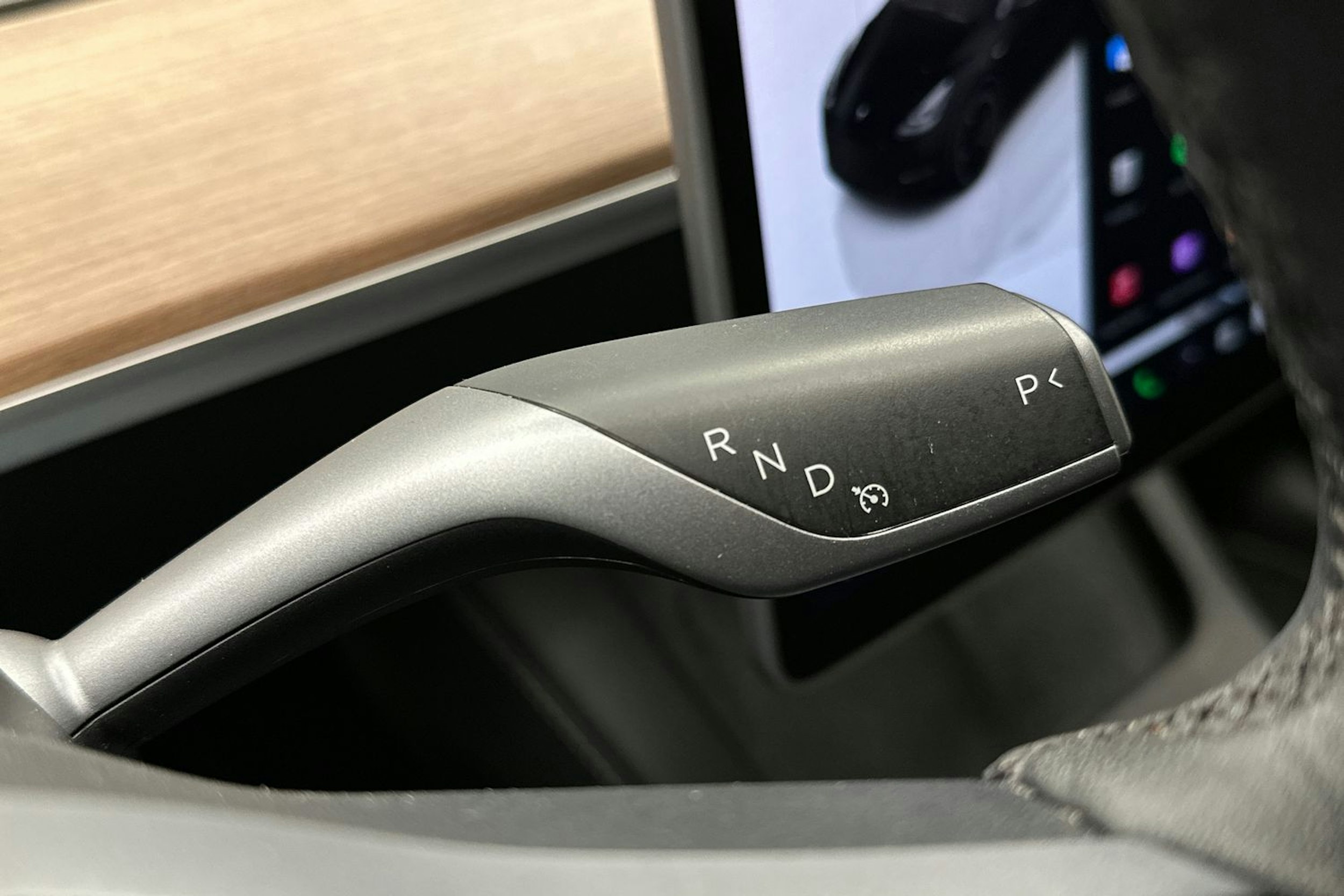 musta Tesla Model Y 2024 kuva 27.