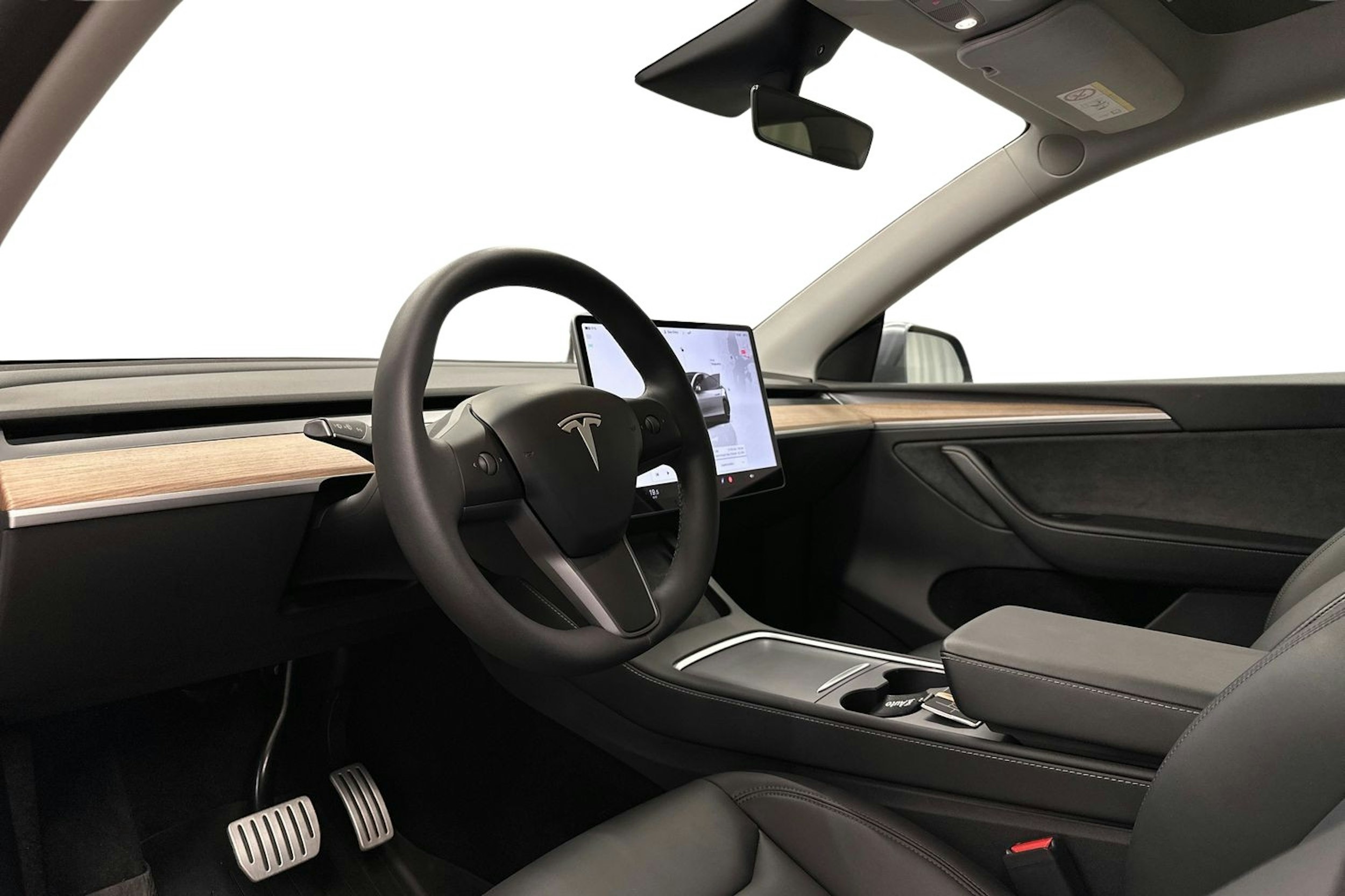 harmaa Tesla Model Y 2024 kuva 7.