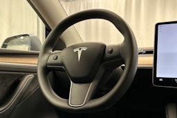 harmaa Tesla Model Y 2024 kuva 17.
