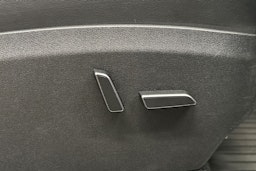 harmaa Tesla Model Y 2024 kuva 20.