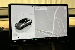 harmaa Tesla Model Y 2024 kuva 21.