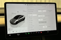 harmaa Tesla Model Y 2024 kuva 22.