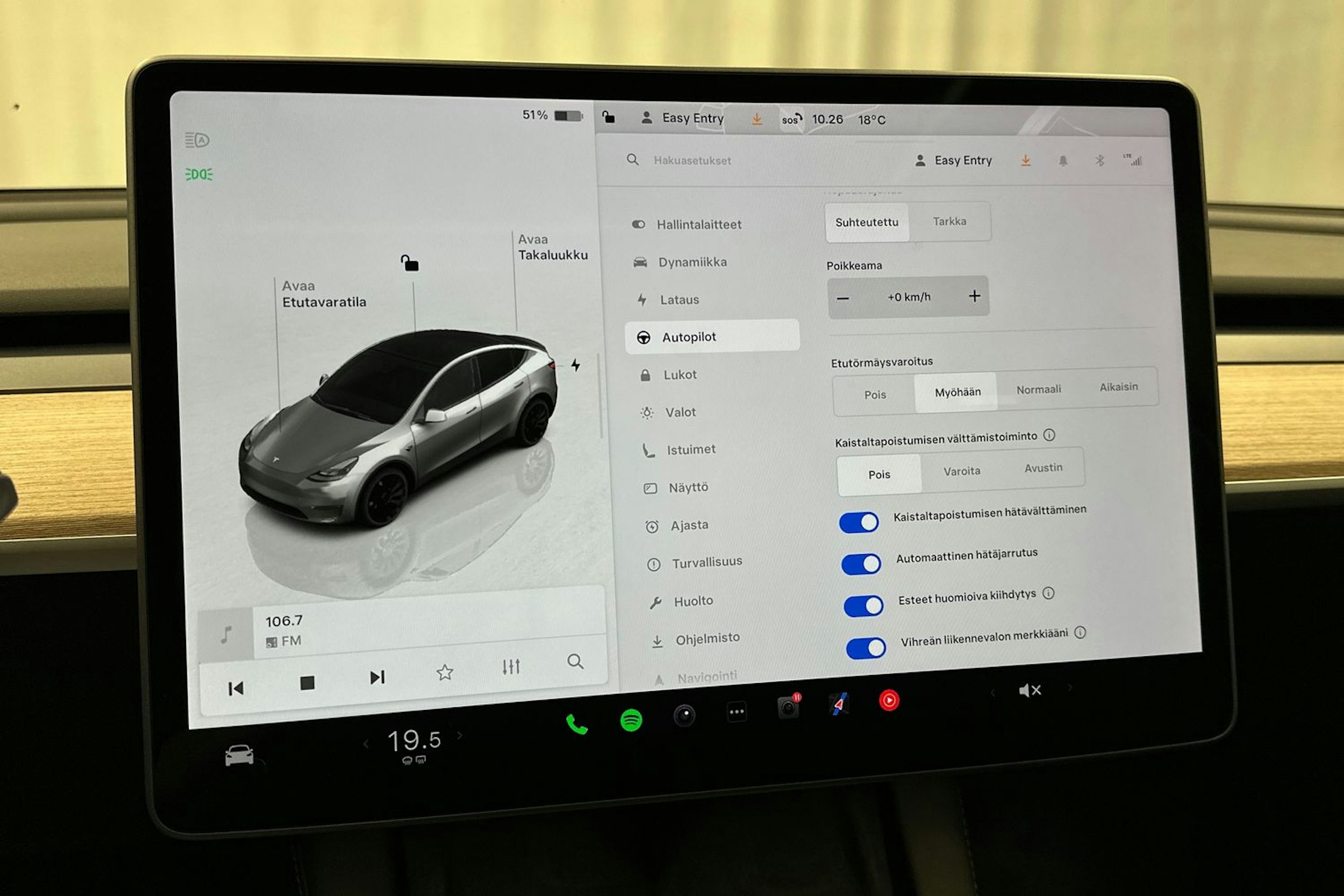 harmaa Tesla Model Y 2024 kuva 23.