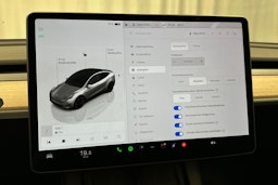 harmaa Tesla Model Y 2024 kuva 23.