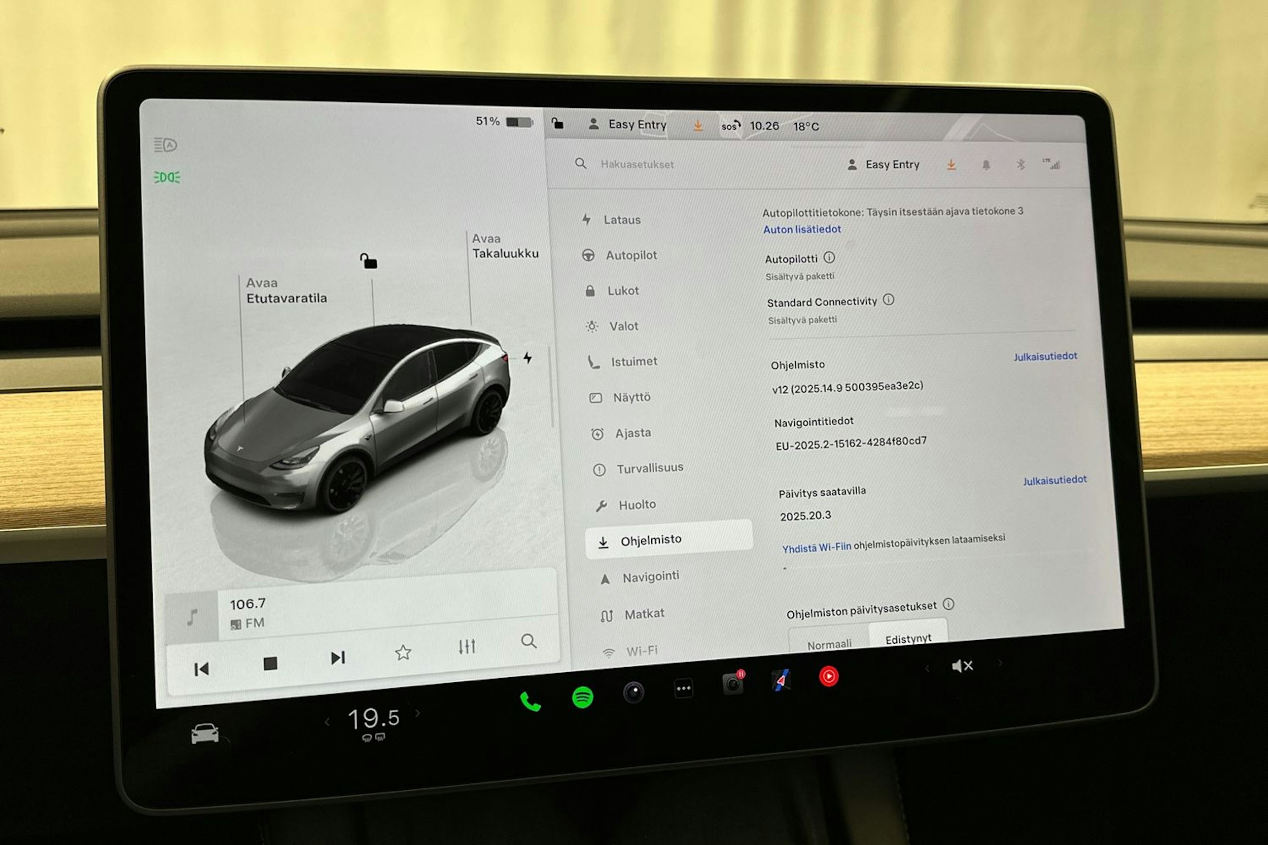 harmaa Tesla Model Y 2024 kuva 25.