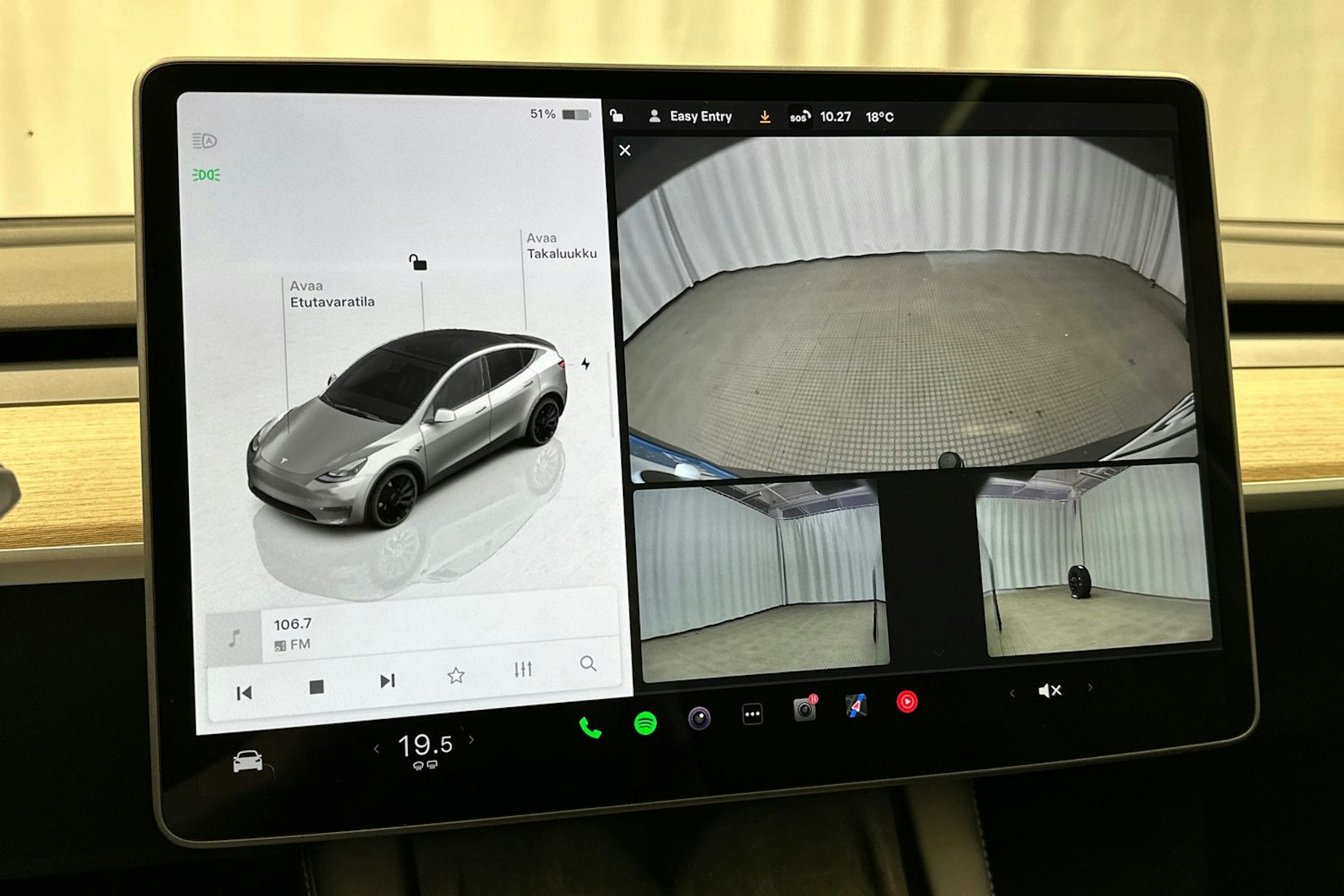 harmaa Tesla Model Y 2024 kuva 26.